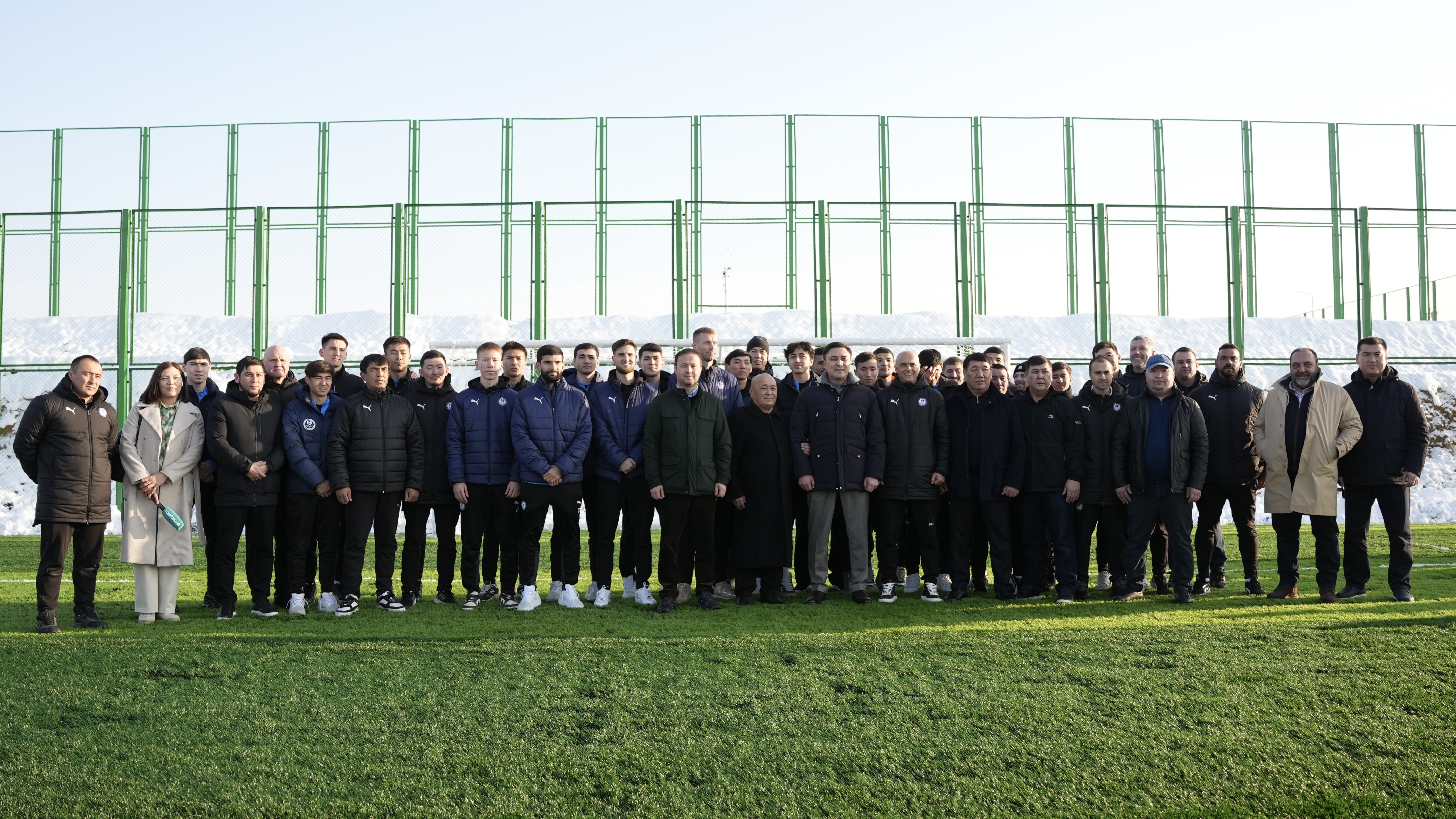 Жаңа база есігін ашты